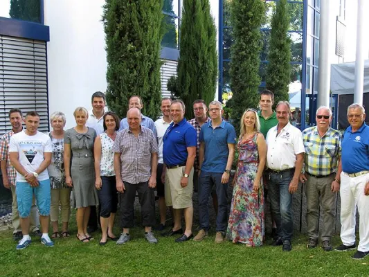 Bild: Riesengaudi bei KRAMSKIs Musikantenstadl zum Sommerfest 2016 mit Ehrung langjähriger Mitarbeiter