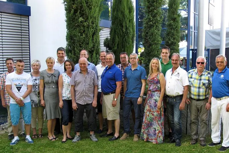 Riesengaudi bei KRAMSKIs Musikantenstadl zum Sommerfest 2016 mit Ehrung langjähriger Mitarbeiter Bild: Riesengaudi bei KRAMSKIs Musikantenstadl zum Sommerfest 2016 mit Ehrung langjähriger Mitarbeiter