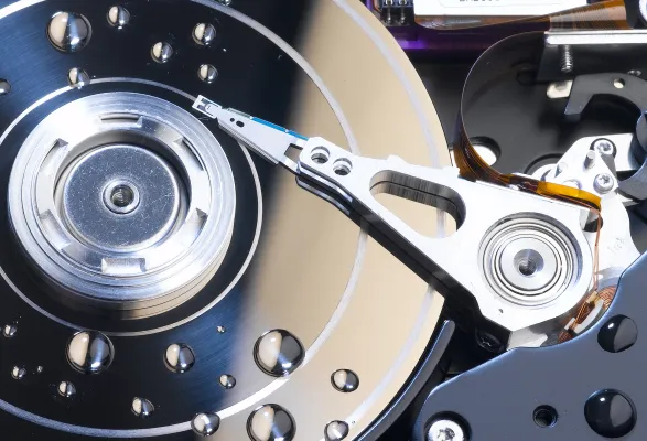 Bild: Datenretter Attingo unterstützt Flutopfer: Bei feuchten Speichermedien ist trocknen kontraproduktiv