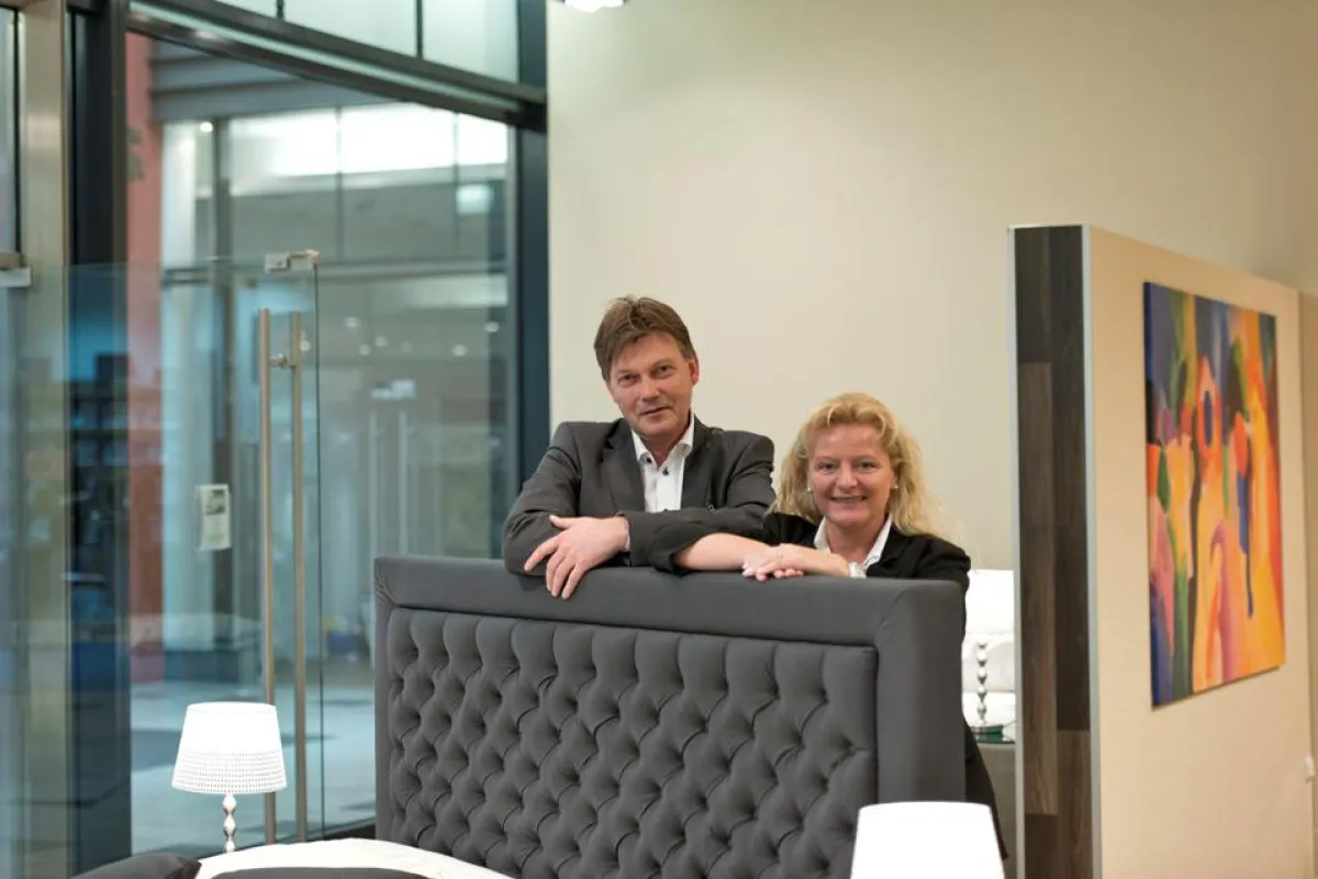 Ralf Noll (Geschäftsführer), Miriam Pohl (Store-Managerin)