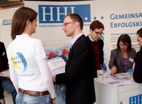 Bild: MASTER AND MORE Messe in Münster beglückt Studenten mit freien Master-Plätzen