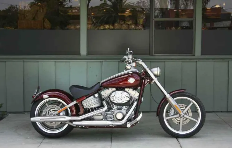 Bild: Revolution in long’n low - Rocker und die Rocker C bereichern 2008 die Softail Baureihe