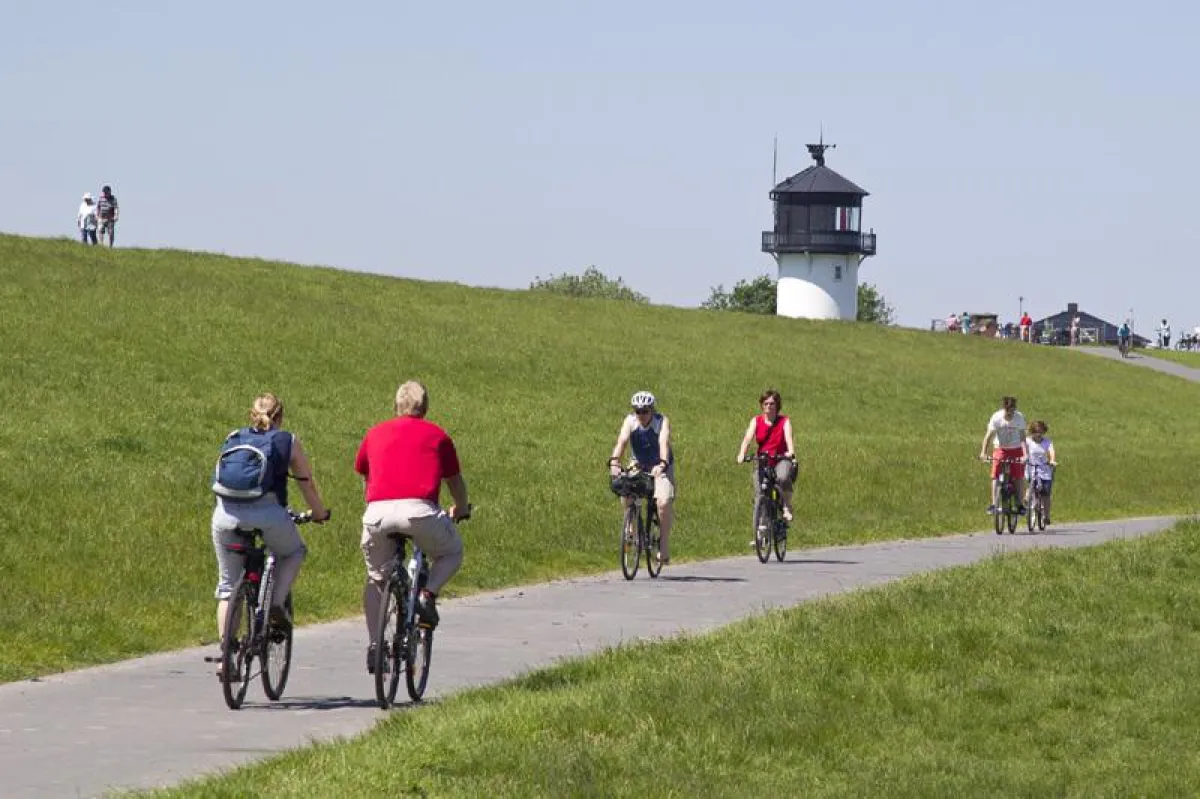Touren-Tipps für Radfahrer in Cuxhaven führen u. a. zur „Dicken Berta“, dem Museums-Leuchtturm in Al