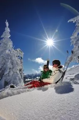 Bild: Pistenspaß & Party nonstop: Der Alpenhof Flachau startet am 07. Dezember in die Skisaison