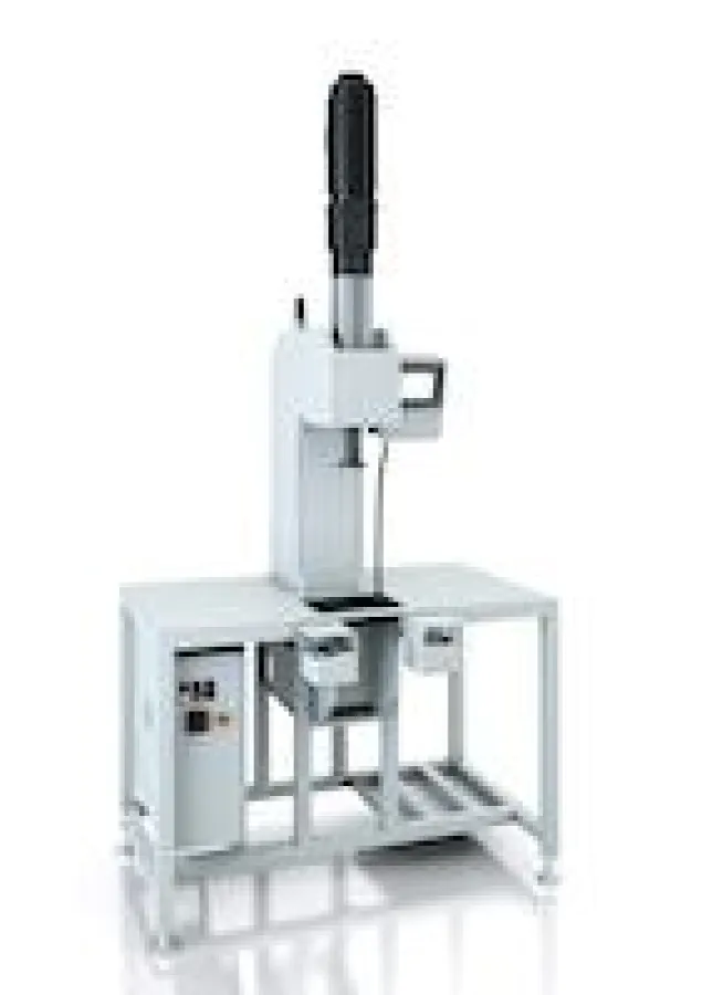 Prozessdaten von Einpressvorrichtungen können auf Mobilgeräte übertragen werden (Foto: ROEMHELD).