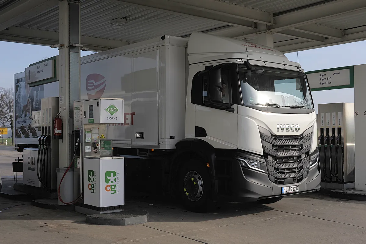 Transgourmet Deutschland fährt klimaneutral mit Bio-CNG - hier an einer OG-Tankstelle (Hildesheim) (© OG Clean Fuels/vo)