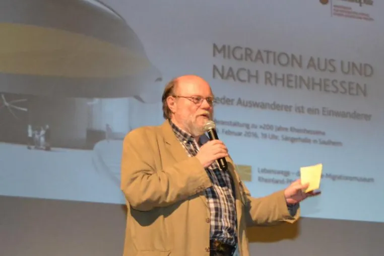 Online-Migrationsmuseum „Lebenswege“ eröffnet Sonderausstellung „Migrations-Geschichte(n) mit Volker Gallé“ Bild: Online-Migrationsmuseum „Lebenswege“ eröffnet Sonderausstellung „Migrations-Geschichte(n) mit Volker Gallé“