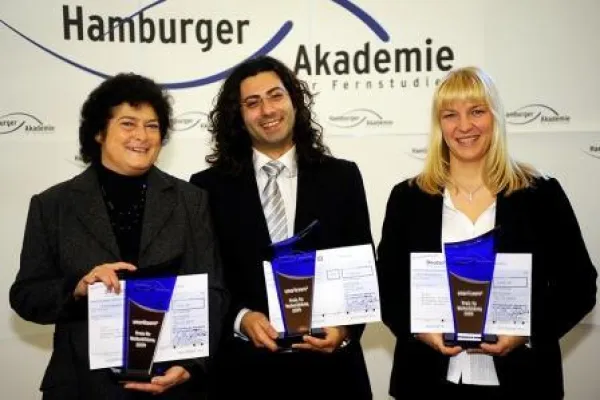 Bild: Hamburger Akademie verleiht smartLearn®-Preis für Weiterbildung 2009