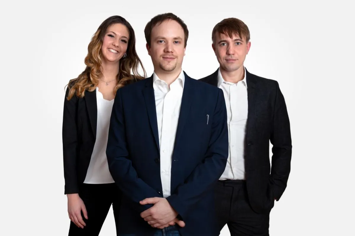 von links: Nicole Smuga, CMO; Danilo Schwabe, CTO; Luc Mader, CEO (@luckycloud/ Marcel Weisheit)