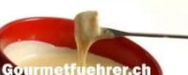 Bild: Fondue Isch Guet. In gemütlicher Runde um den Käsetopf