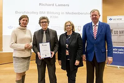 bm erhält Sonderpreis der ZNS - Hannelore Kohl Stiftung Bild: bm erhält Sonderpreis der ZNS - Hannelore Kohl Stiftung