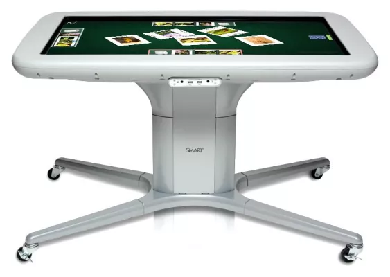 Bild: Neuer SMART Table® 442i fördert gemeinschaftliches Lernen