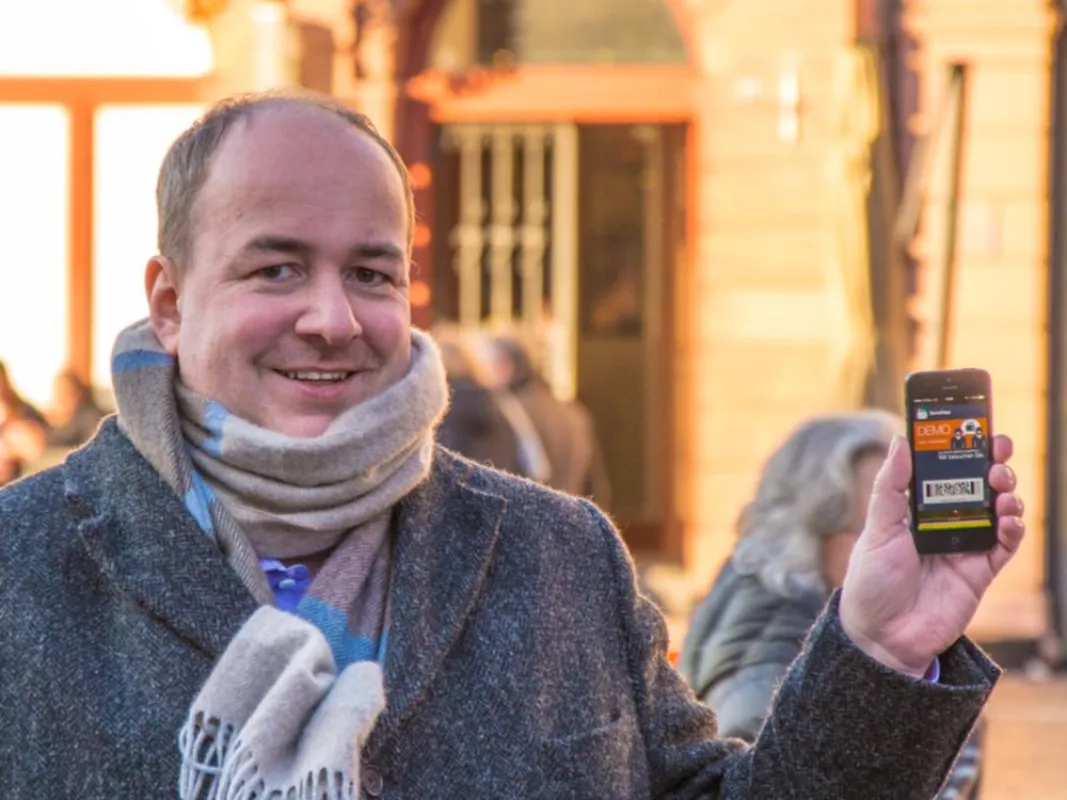 Moderne Kundenbindung: Start-up Gründer Bardo Nelgen mit Muster-Pass