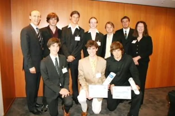 Auszeichnung der Gewinner des diesjährigen Entrepreneurs of Tomorrow Programm in Berlin Bild: Auszeichnung der Gewinner des diesjährigen Entrepreneurs of Tomorrow Programm in Berlin