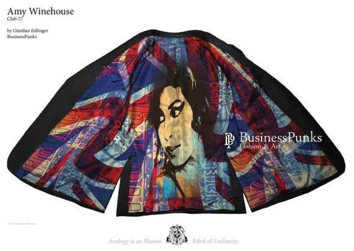 Amy Winehouse im Maßanzug