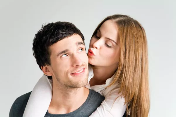 Bild: Nur nicht das Gesicht verlieren. Allergiker vertrauen der sanften Gesichtspflege von Dermaflor Naturkosmetik.