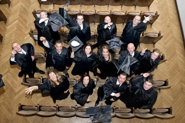 Bild: Graduierung der ersten Absolventen des MBA Sportmanagement