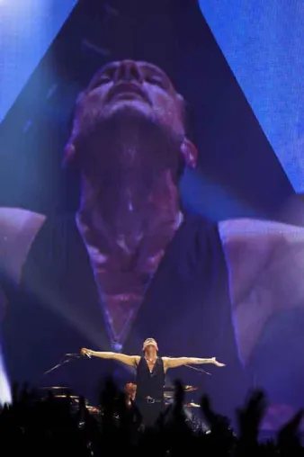 XL Video mit Depeche Mode auf „Delta Machine“-Tour Bild: XL Video mit Depeche Mode auf „Delta Machine“-Tour