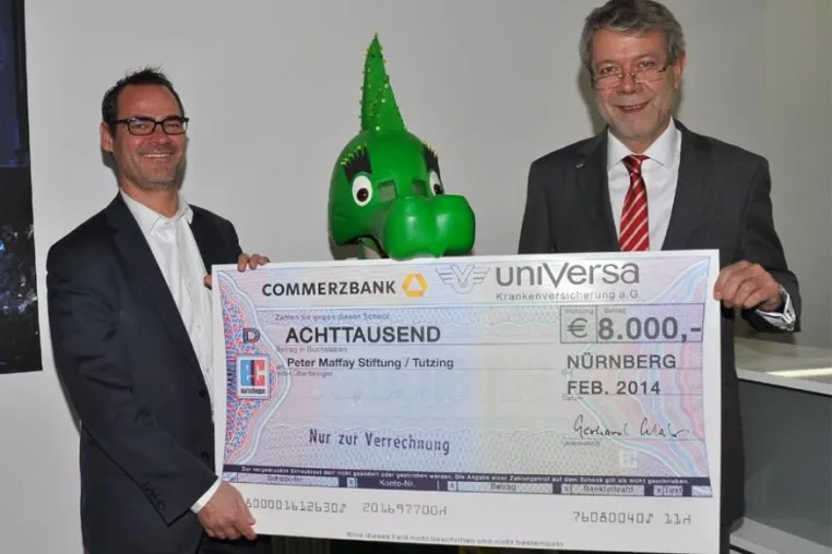 Bild: Spenden statt Schenken: uniVersa unterstützt die Peter Maffay Stiftung