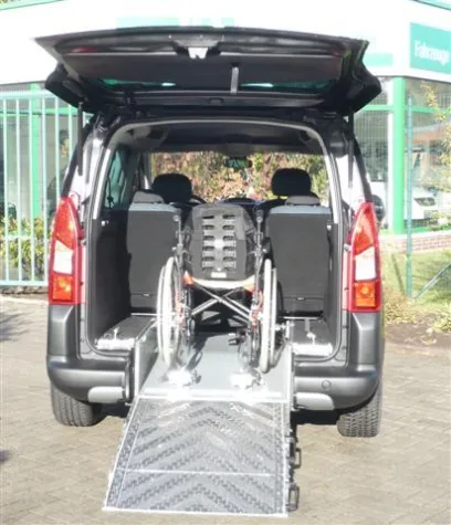 Nissan NV200 Rollstuhlfahrzeug / Reha Automobile GmbH Bild: Nissan NV200 Rollstuhlfahrzeug / Reha Automobile GmbH