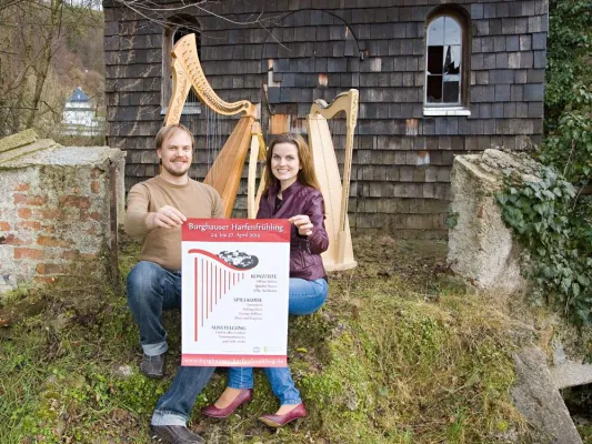 Bild: 1. Burghauser Harfenfrühling mit Spielkursen, Konzerten, Instrumentenausstellung und Brian Boru Event