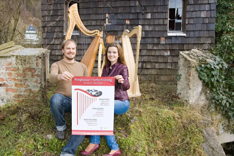 Bild: 1. Burghauser Harfenfrühling mit Spielkursen, Konzerten, Instrumentenausstellung und Brian Boru Event
