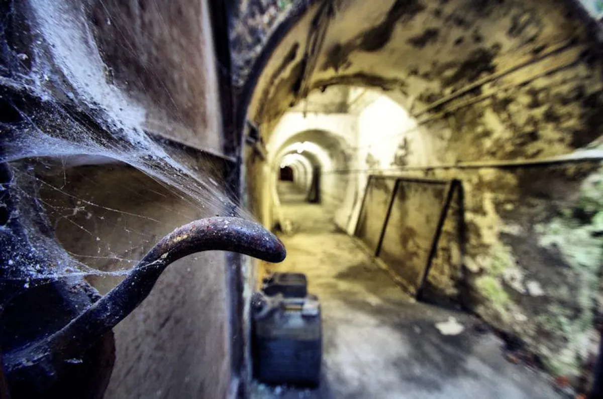 Der Gang vom alten Krematorium zur Trauerhalle Gera