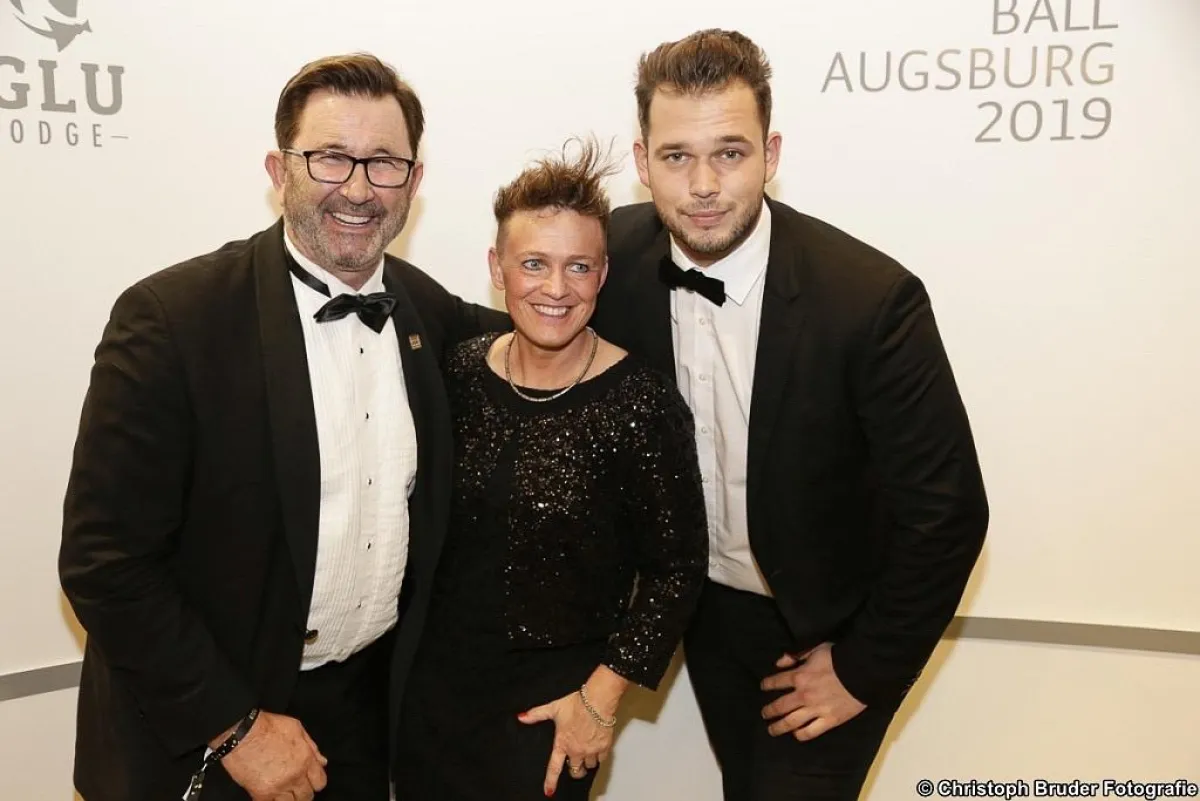 Musik-Manager Helmut Bauer mit Rocksängerin Tina Schüssler und DSDS Star Michael Rauscher (Rush)