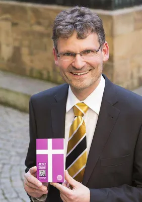 Durchsicht der Lutherbibel und 50 Jahre Weltbibelhilfe Bild: Durchsicht der Lutherbibel und 50 Jahre Weltbibelhilfe