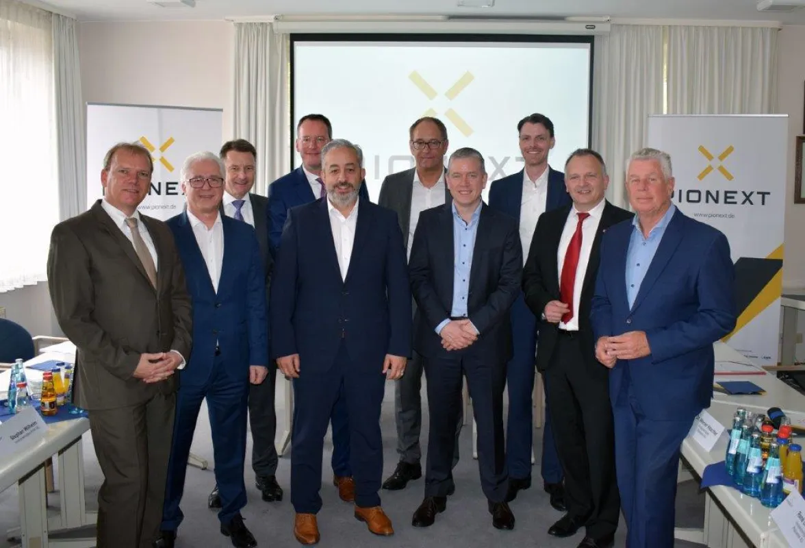 v.l.: Christoph Burkhard (Bürgermeister Stadt Alzey), Udo Beckmann (Vorstand EWR AG), Dr. Werner Hit