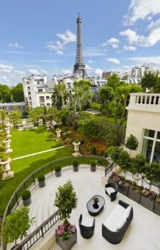 Blick auf den Eiffelturm - Das Shangri-La Hotel in Paris