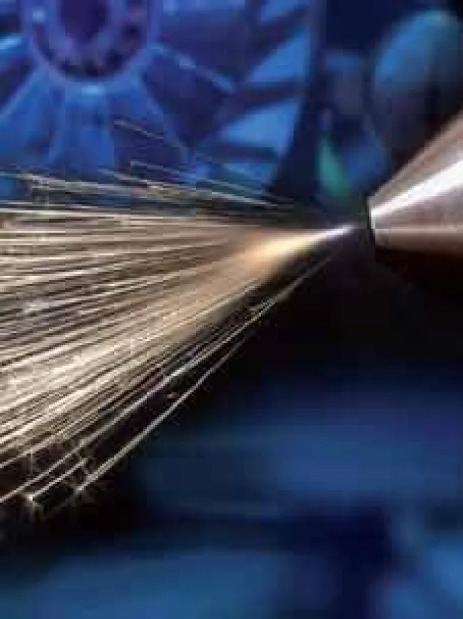 Instandsetzung von Flugtriebwerkskomponenten mit dem Laserauftragschweißen. Foto: Fraunhofer ILT, Veröffentlichung frei in Verbindung mit Berichterstattung über Fraunhofer.