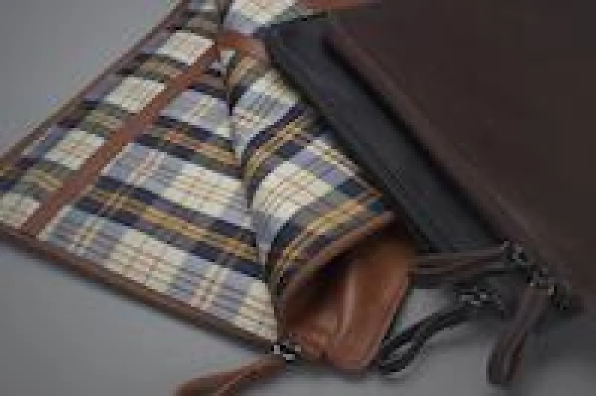 Leather Sleeve in drei Farben / © Soular GmbH & Co. KG