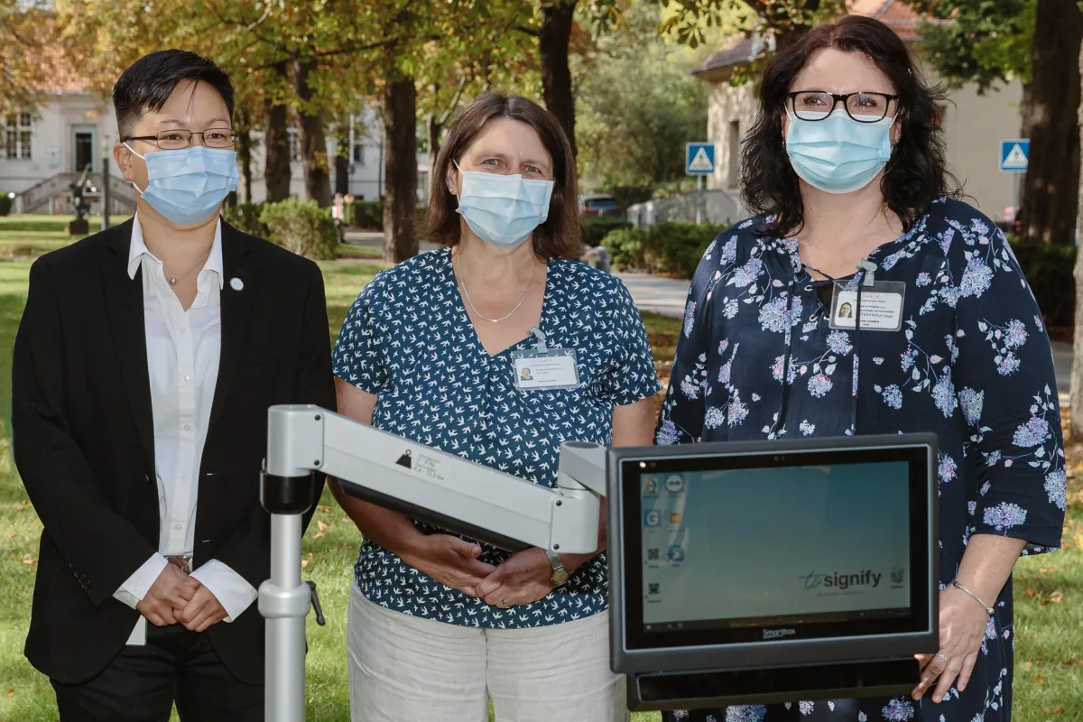 Übergabe des Sprachcomputers an die Kinderklinik der Charité Berlin