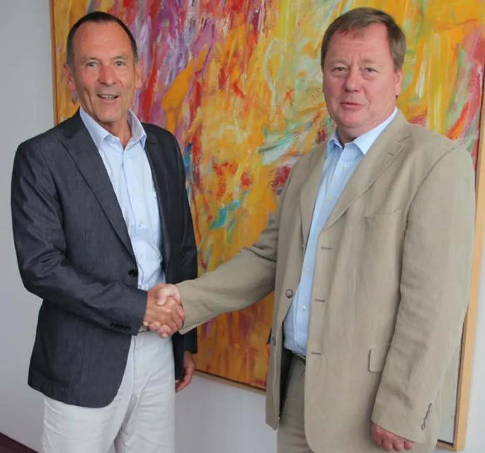 Ottmar Flach (Atlantik Elektronik) li und Dr. Stefan Günther (Anvo-Systems Dresden)