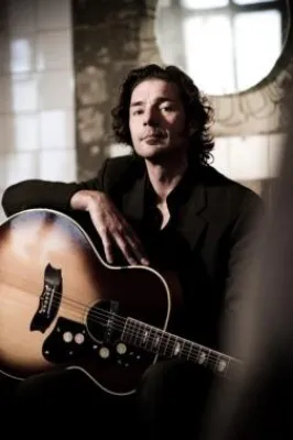 Bild: Nikolai Tomás (Poems For Laila) auf Solo Tour und mit neuer EP