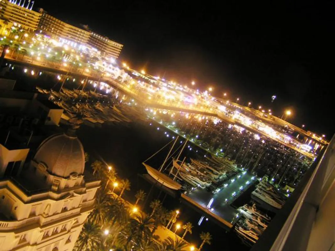 Alicante bei Nacht