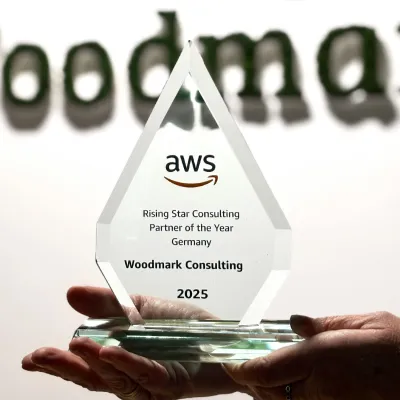 Bild: Woodmark gewinnt die Auszeichnung “AWS Rising Star Consulting Partner of the Year 2025”