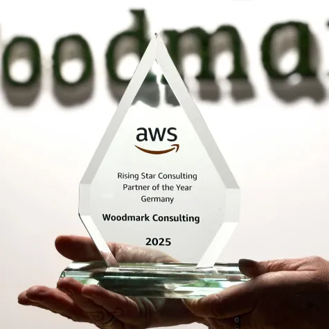 Bild: Woodmark gewinnt die Auszeichnung “AWS Rising Star Consulting Partner of the Year 2025”