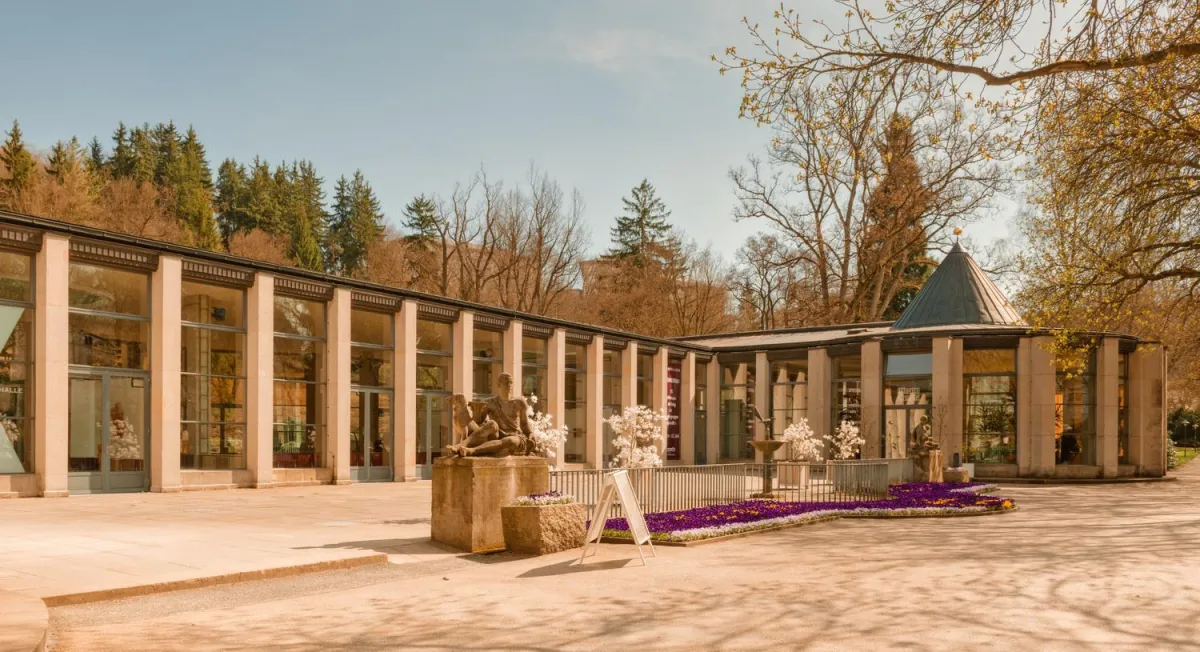 Die KunstWandelhalle in Bad Elster ist das Zentrum des KunstFestes