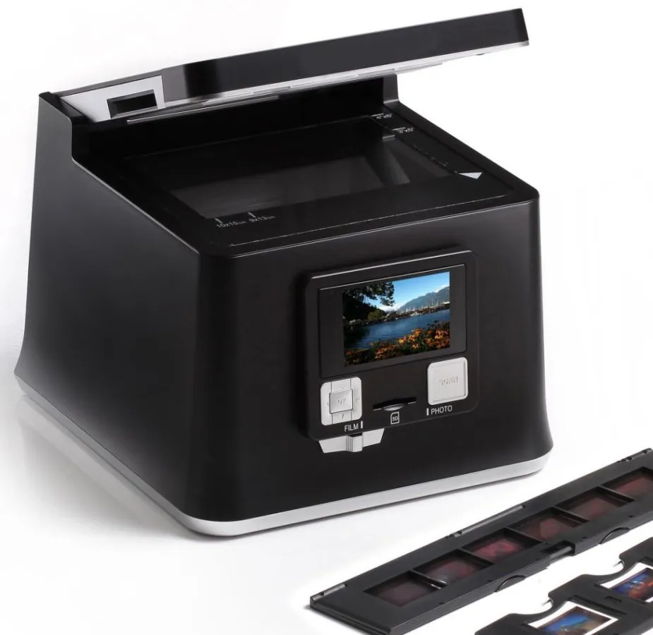 reflecta präsentiert vielseitige ?IMAGEBOX LCD9? für Dias, Negative und Papierfotos