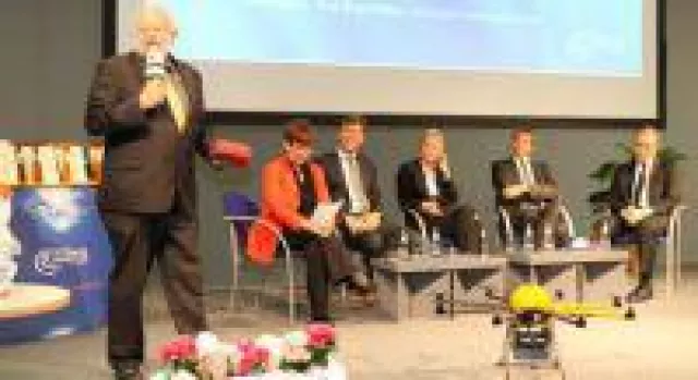 Bild: Roboter-Therapie und vernetzte Behandlung: Podiumsdiskussion zur Erfolgsgeschichte der Human-Telematik