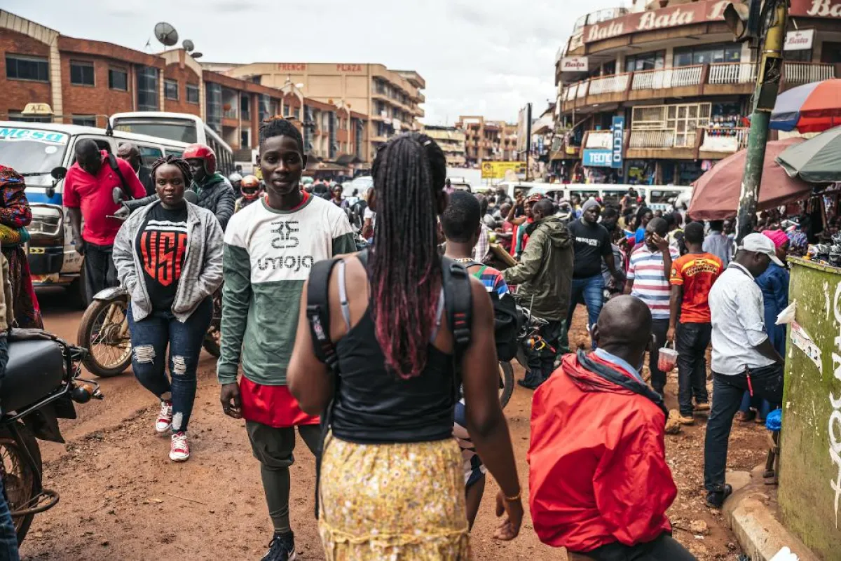 Das Logo besteht aus den Buchstaben von umoja, es orientiert sich an afrikanischen Symbolen