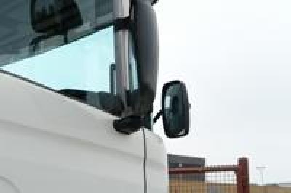 Scania verbessert die Seitenerkennung an Lkw mit Tote-Winkel- und  Abbiegeassistent