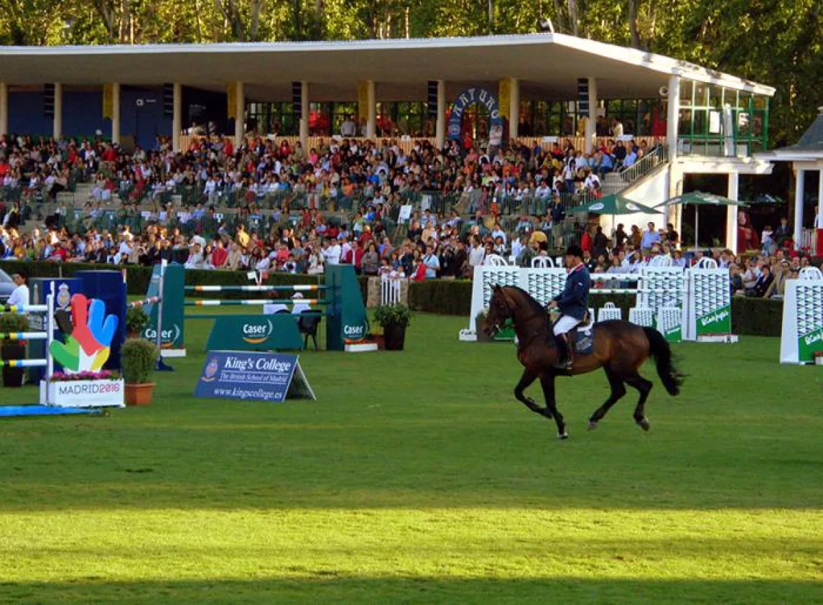 Der Rasenplatz im Club de Campo wird eigens für die EM zur modernen Sandarena umfunktioniert.