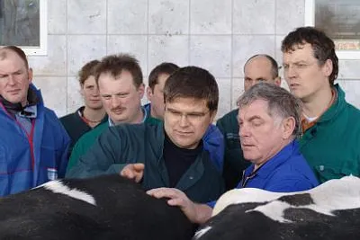 Was Tierärzte in der Nutztiermedizin heute anders machen – neue Formen der gemeinsamer Fortbildungen Bild: Was Tierärzte in der Nutztiermedizin heute anders machen – neue Formen der gemeinsamer Fortbildungen