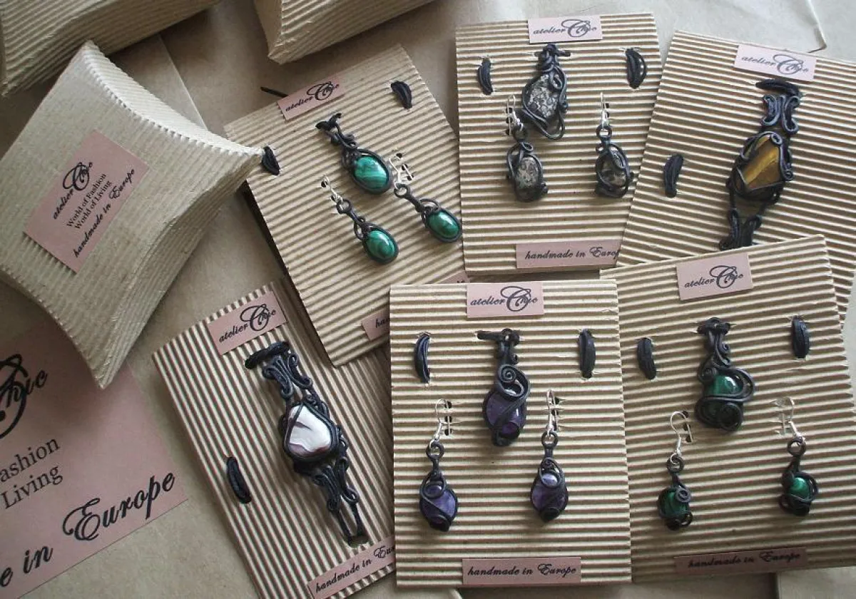 Künstlerharzschmuck aus dem Atelier Chic