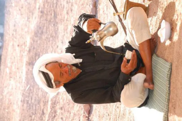 Bild: Auf Tuchfühlung mit den Beduinen