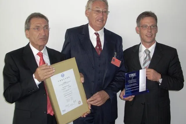 Exzellente Unternehmensleistungen: TRW Airbag Systems GmbH erhält IBEC-Award in Gold Bild: Exzellente Unternehmensleistungen: TRW Airbag Systems GmbH erhält IBEC-Award in Gold