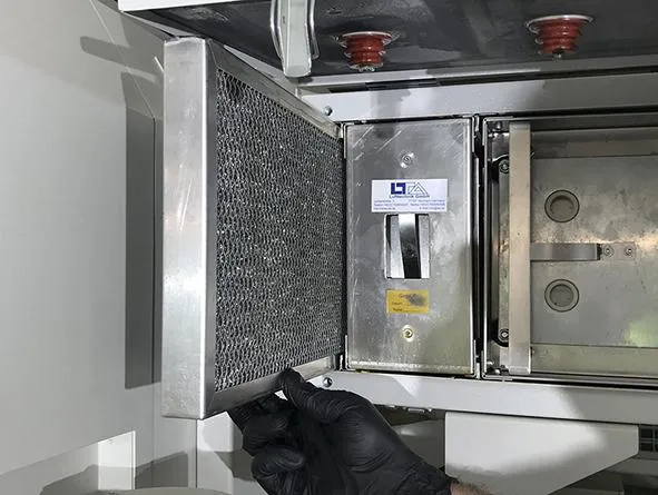 Bild: Ultraschallreinigung von Elektrofiltern verbessert Hallenluftqualität